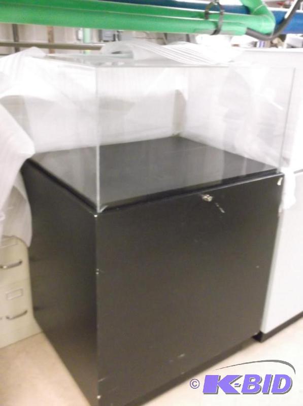 lot 42 image: Large locking display case in good usable con...