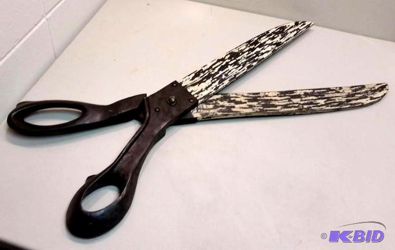 lot 11 image: Super Cute Shabby Chic Very Large Wood Scissors.  33 34 long