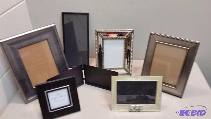 lot 17 image: Lot of 8 Decorative Picture Frames
