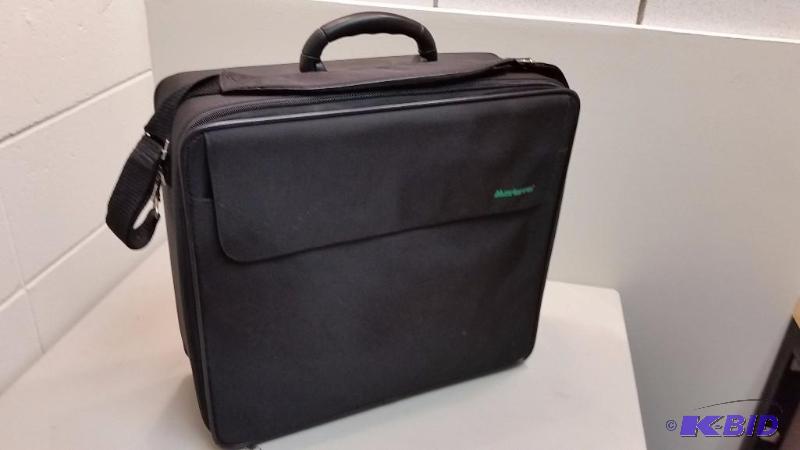 lot 25 image: Nice Carry On Suitcase or Travel Case