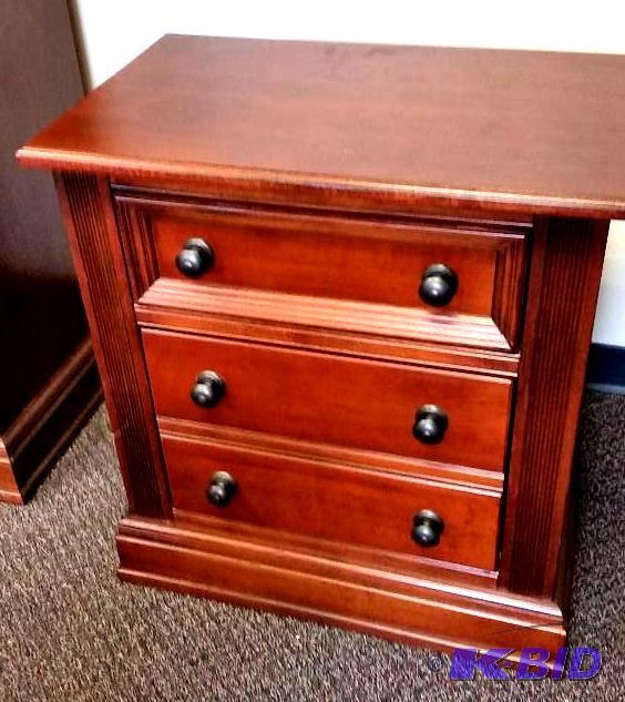 lot 3 image: Wood Night Stand with 2 drawers.