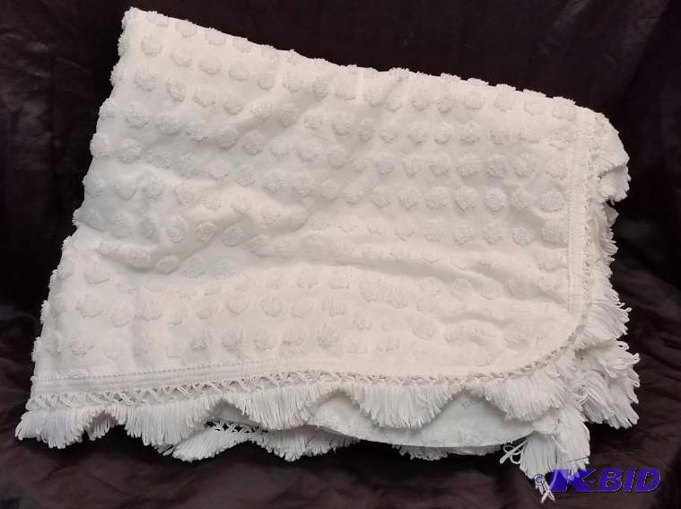 lot 39 image: Vintage Queen Size White Dotted Chenille Bedspread.  Washed, no Stains