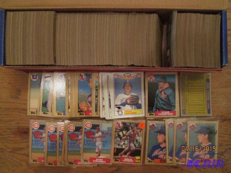 Box of 1987 Topps baseball sports cards...