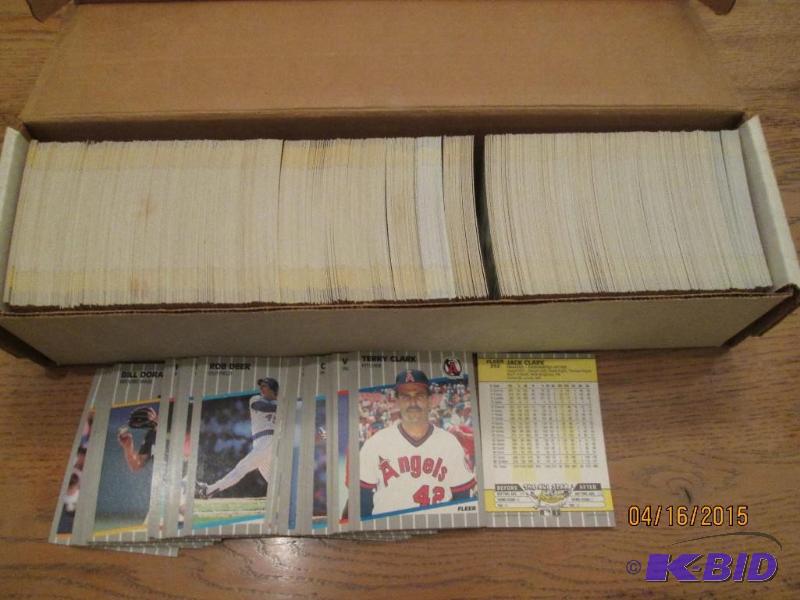 Box of 1989 Fleer baseball sports cards...