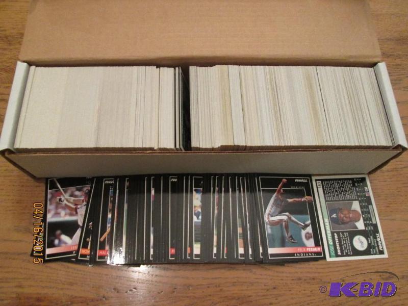 Box of 1992 Pinnacle baseball cards...