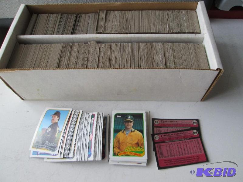 Box of 1989 Topps baseball cards...