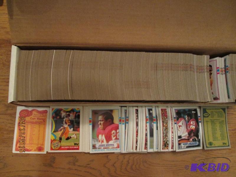 Box of 1989 Topps football cards...