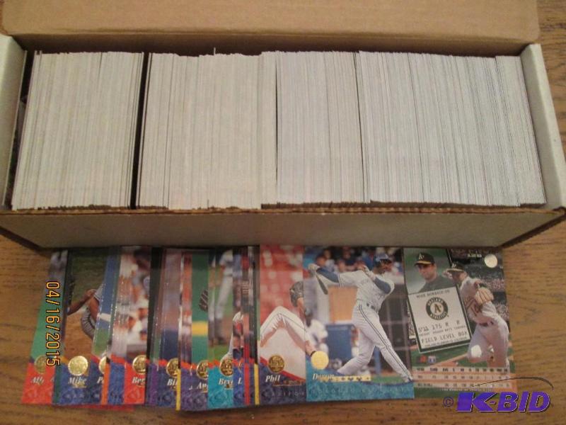 Box of 1993 and 1994 Leaf Baseball cards...