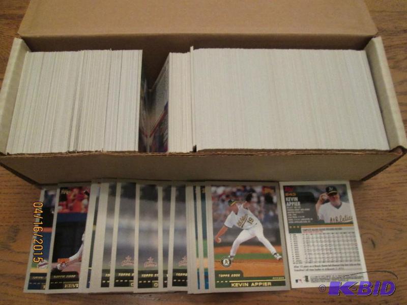 Box of 2000 Topps Baseball cards...