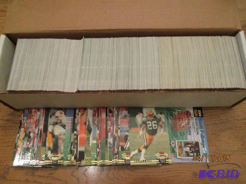 Box of 1992 Fleer football cards...