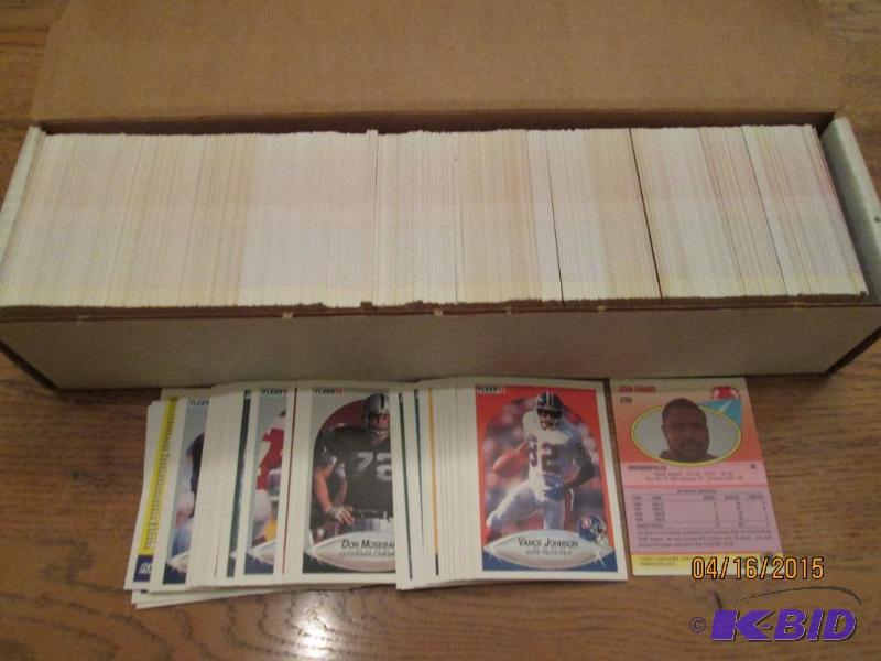 Box of 1990 Fleer football cards...