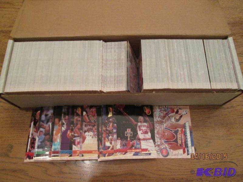 Box of 1993 - 1994 Fleer ultra basketball car...