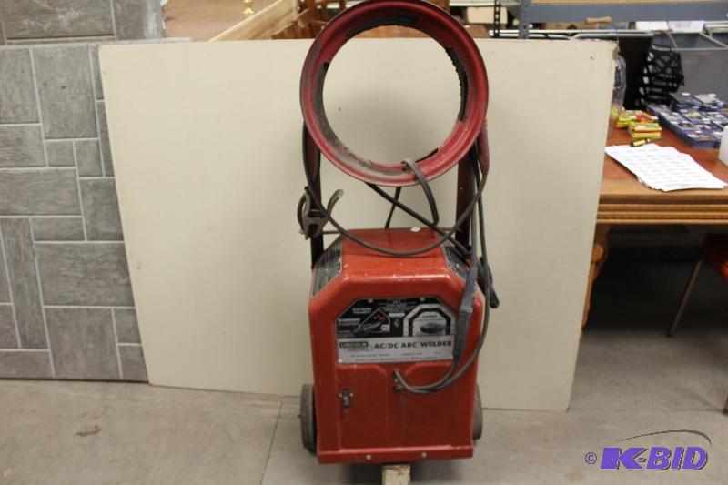 lot 21 image: Lincoln ACDC Arc Welder