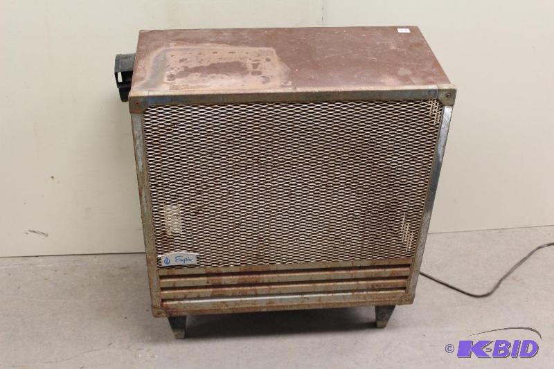 lot 23 image: Empire LP Gas Stove 30,000 BTU