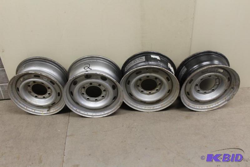 lot 24 image: 8 Bolt 16 Steel Wheels off an 2001 Dodge 2500