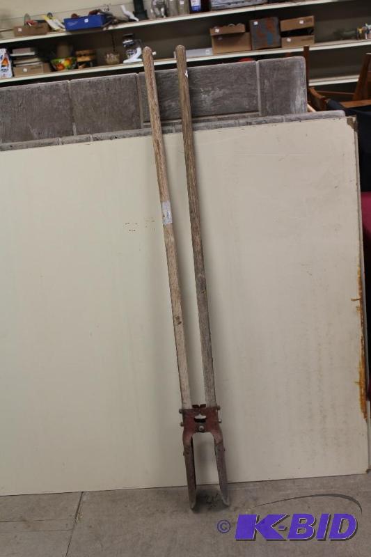 lot 40 image: Post Hole Digger ...