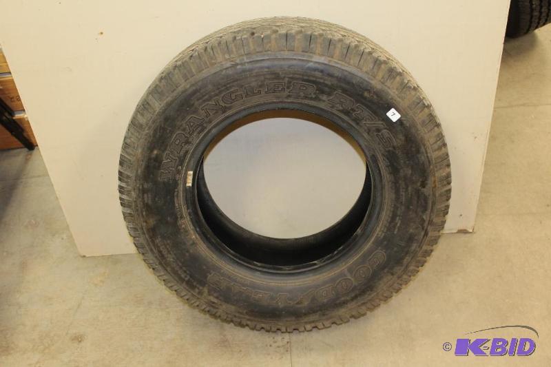 lot 7 image: LT24575R16 Tire - Goodyear Wrangler