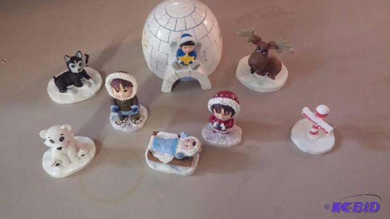 Complete set of Eskimo Nativity Set, great sh...