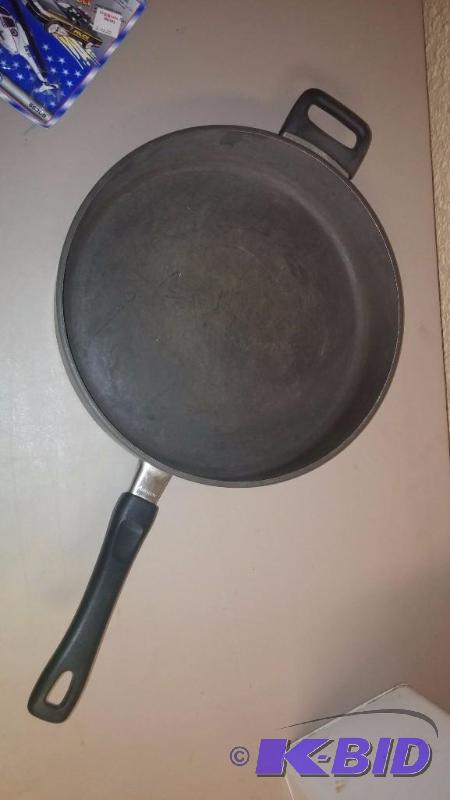 12&quot Meyer Chicken Fry Pan with extra han...