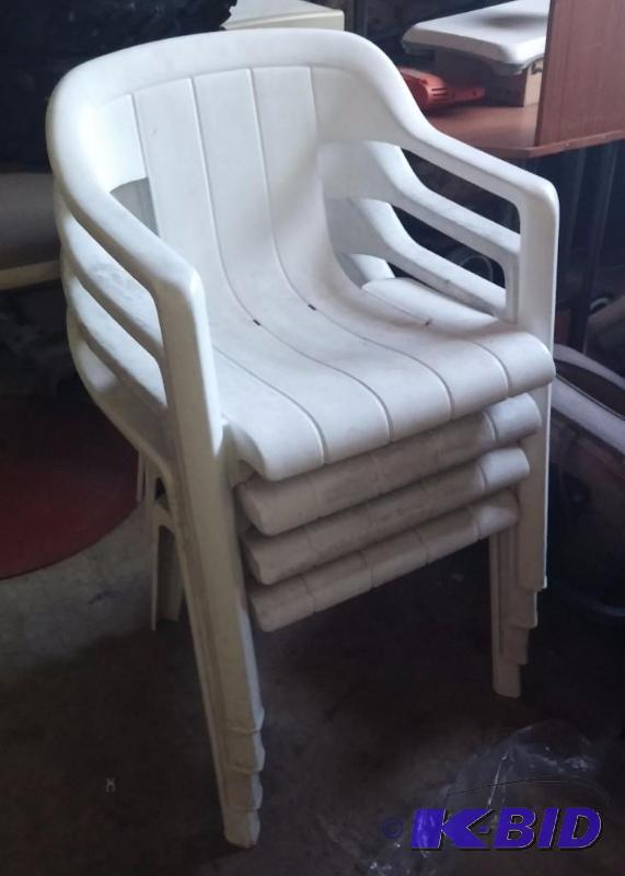 Set of 4 plastic patio chairs...