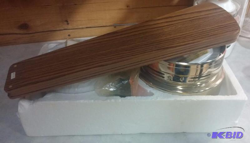 NEW Hunter Brass Ceiling fan with light fixtu...
