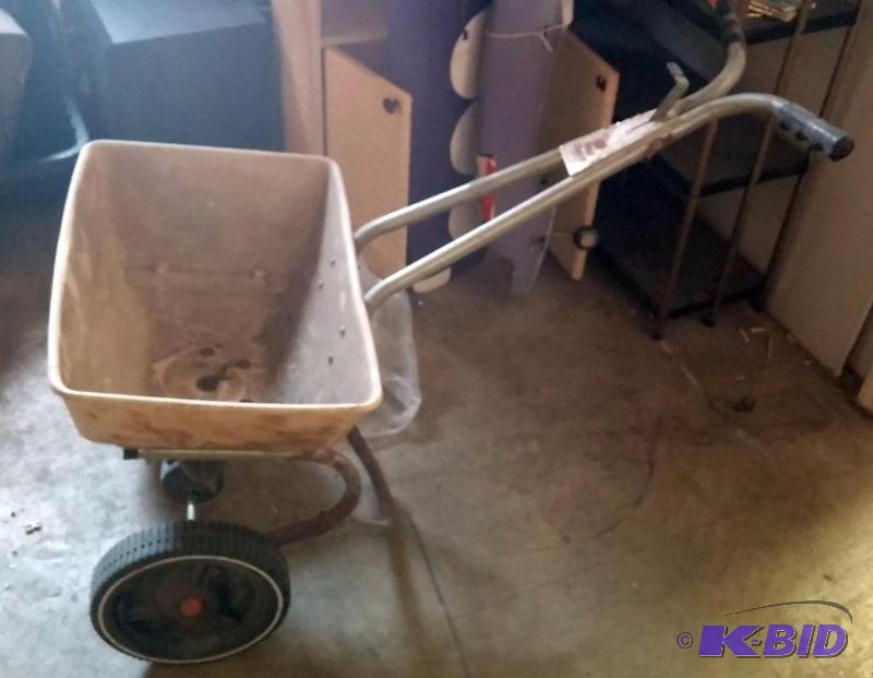Red Devil SeedFertilizer spreader...