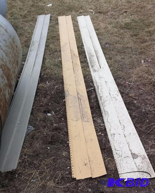 Large Lot of Vinyl and aluminum siding. 3 dif...