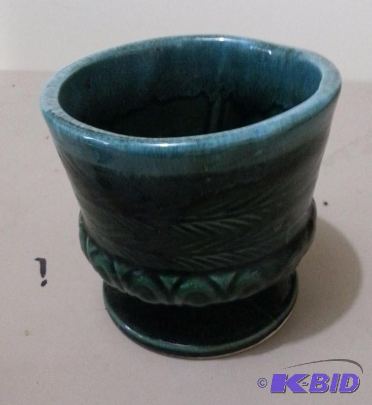 Vintage Hull USA F84 Green Pedestal Planter. ...