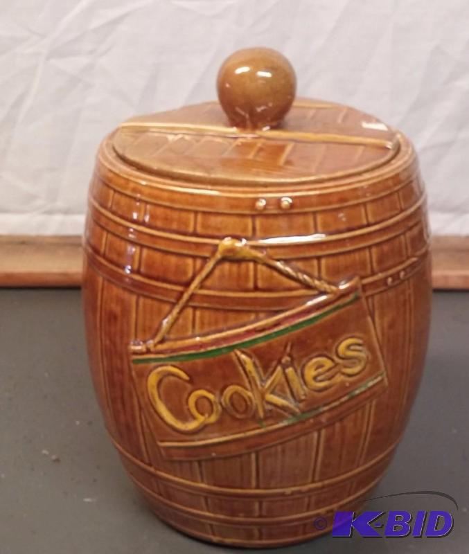 Hull Pottery USA F5 Goblet Footed Planter Dar...