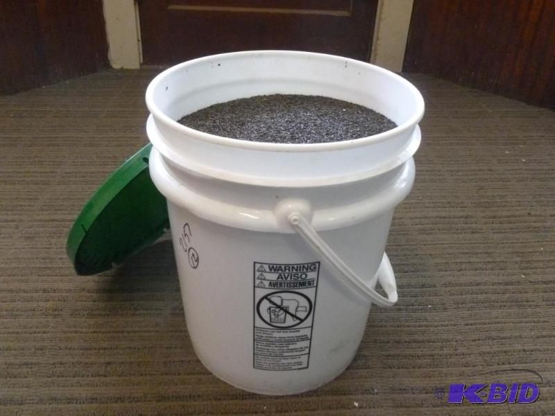 lot 104 image: Large bucket of bird thistle seed, weighs abo...