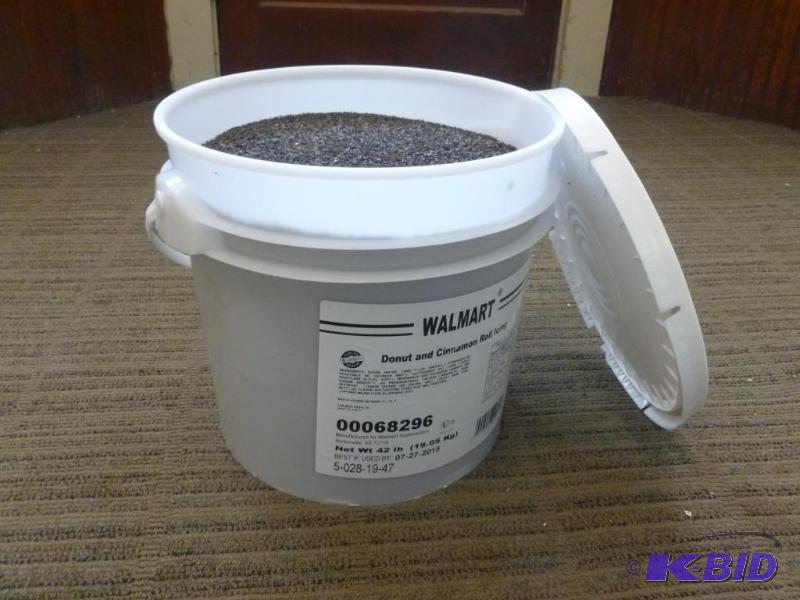 lot 106 image: Large bucket of bird thistle seed, weighs abo...
