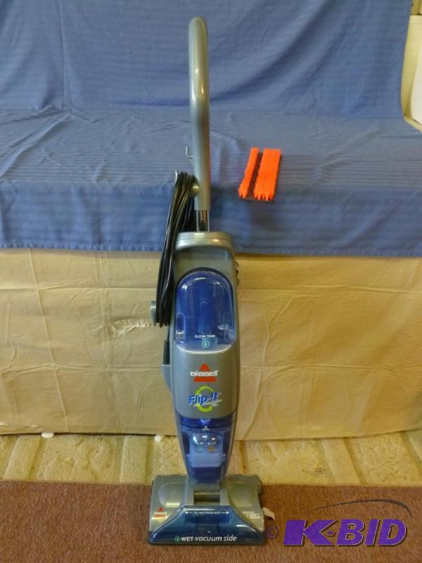lot 119 image: Bissell Flip-It Hard Floor Wet  Dry Cleaner ...