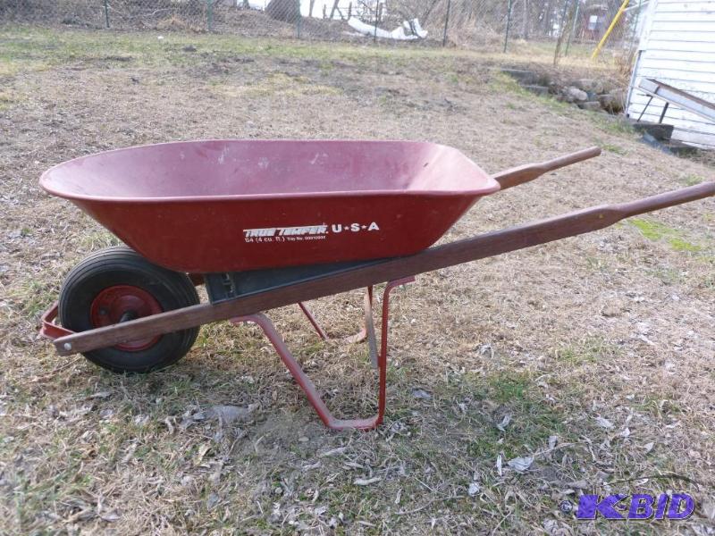lot 13 image: True Temper 4 cu. ft. wheel barrow, does not ...