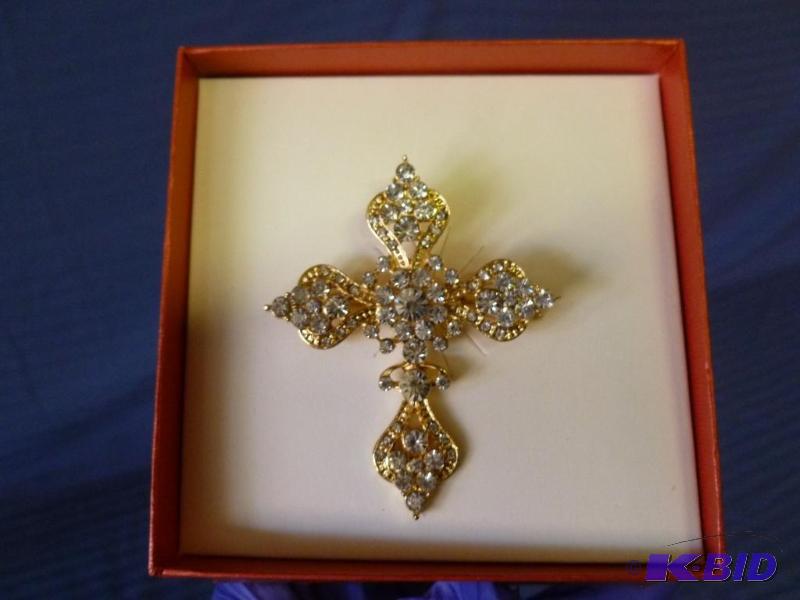 lot 146 image: Beautiful cross broach, new in the box. ...