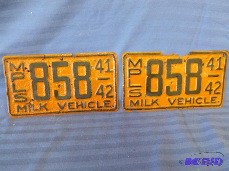 lot 147 image: Vintage 1941-42 Minneapolis Milk Vehicle Matc...