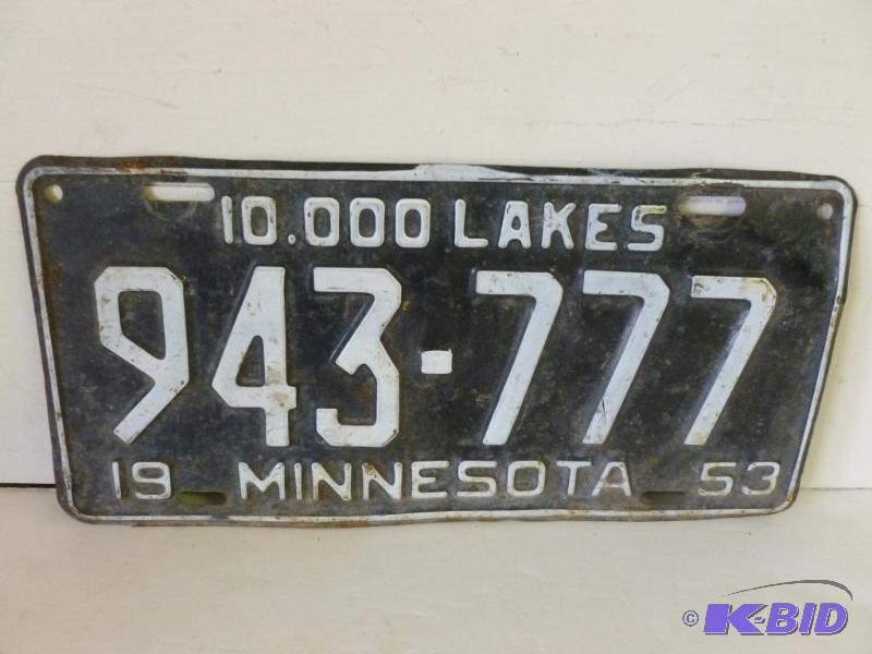 lot 152 image: Vintage 1952 Minnesota embossed metal license...