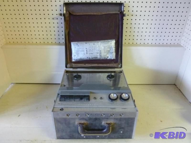 lot 161 image: Vintage Airline Stereophonic High Fidelity Re...