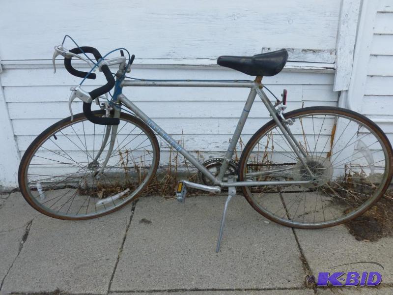 lot 177 image: Vintage Raleigh Record 21.5" mens bike,...