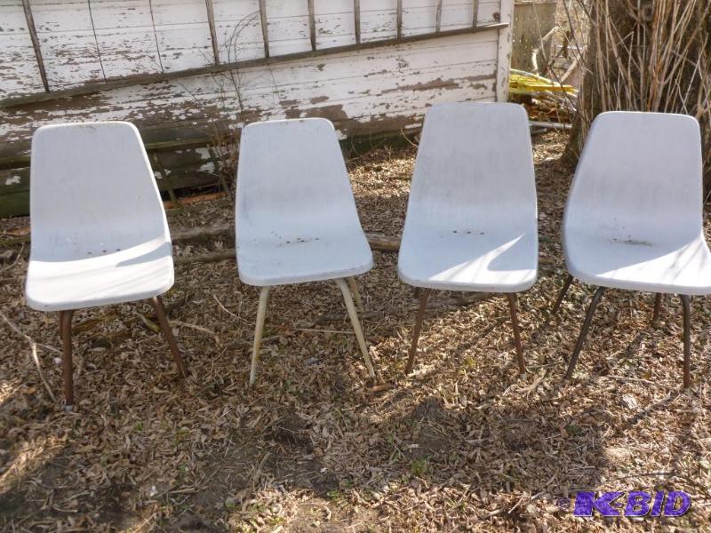 lot 19 image: Lot of four vintage AMF swivel seat chairs, s...