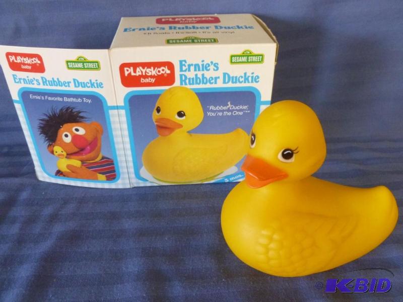 lot 24 image: Collectible 1985 Playskool Baby - Ernies Rub...