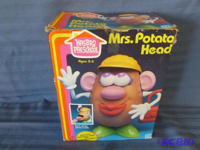lot 26 image: Collectible 1983 Hasbro Preschool Mrs. Potato...