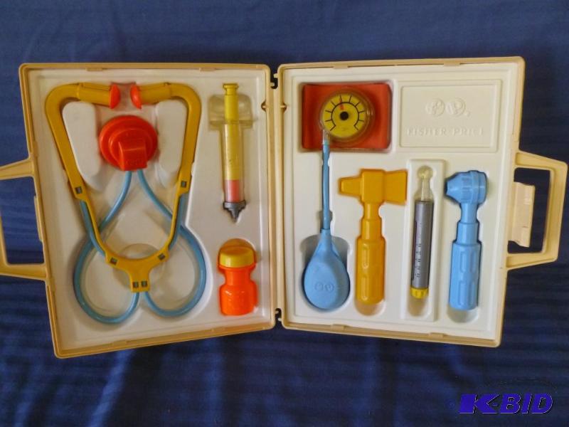 lot 29 image: Collectible 1977 Fisher-Price Medical Kit, co...