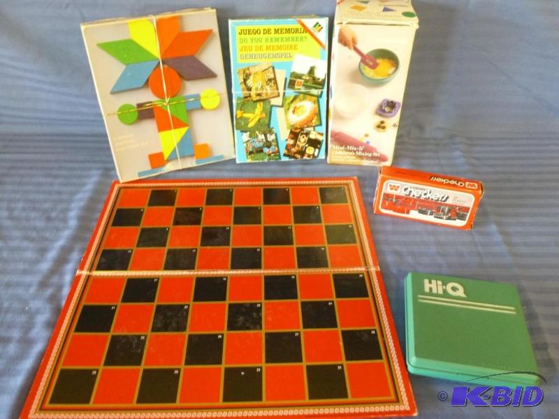 lot 37 image: Lot of collectible toys and games that includ...