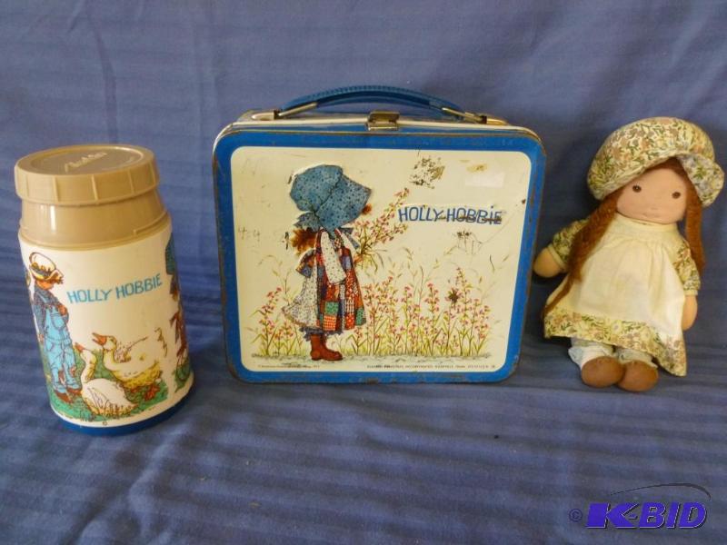 lot 40 image: Vintage 1972 Aladdin - Holly Hobbie&nbspmeta...