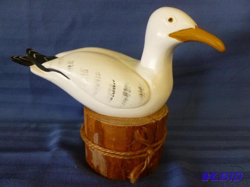 lot 44 image: Jennings Decoy Co. hand made wooden seagull d...
