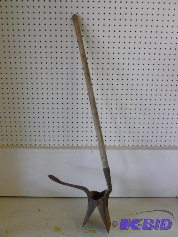 lot 56 image: Vintage wood handled planter that measures 39...