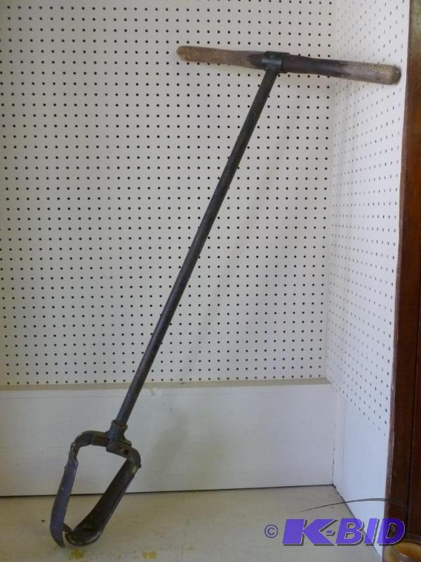 lot 58 image: Vintage wood handled post hole digger, measur...