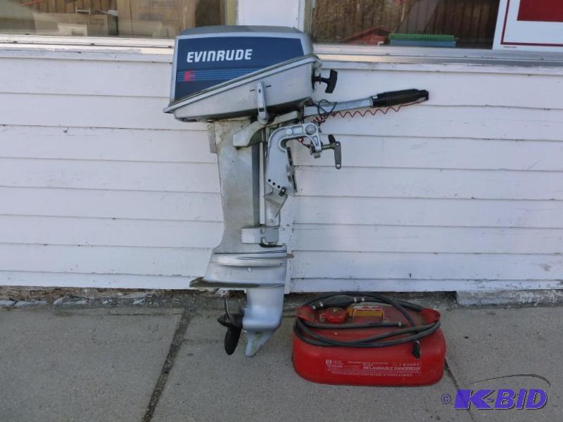lot 6 image: Evinrude 8 h.p two stroke&nbspboat motor mod...