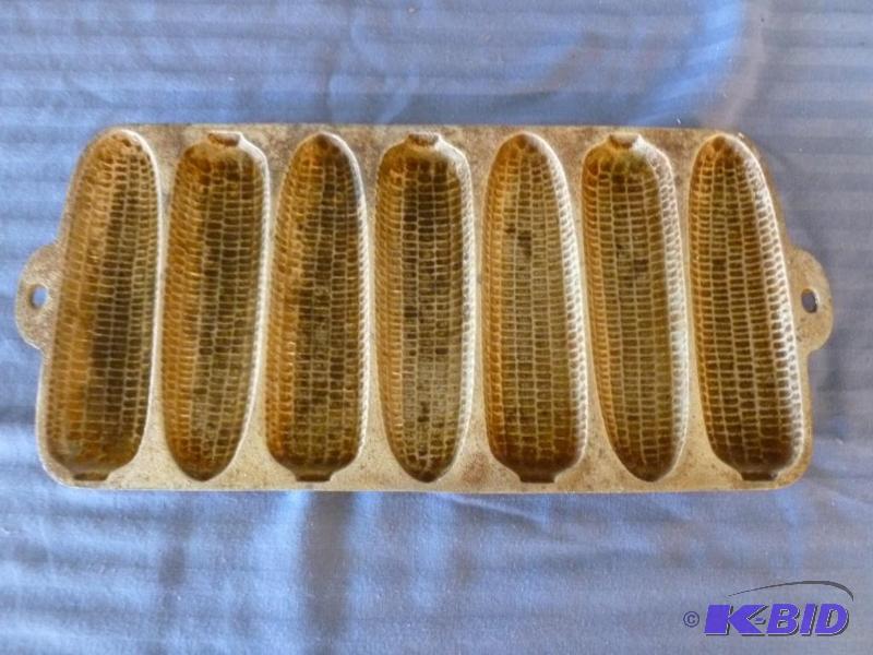 lot 61 image: Vintage cast aluminum corn bread pan, measure...