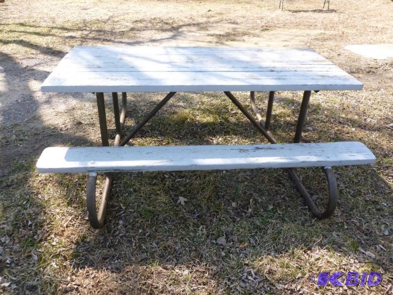 lot 7 image: Heavy duty metal framed picnic table that mea...